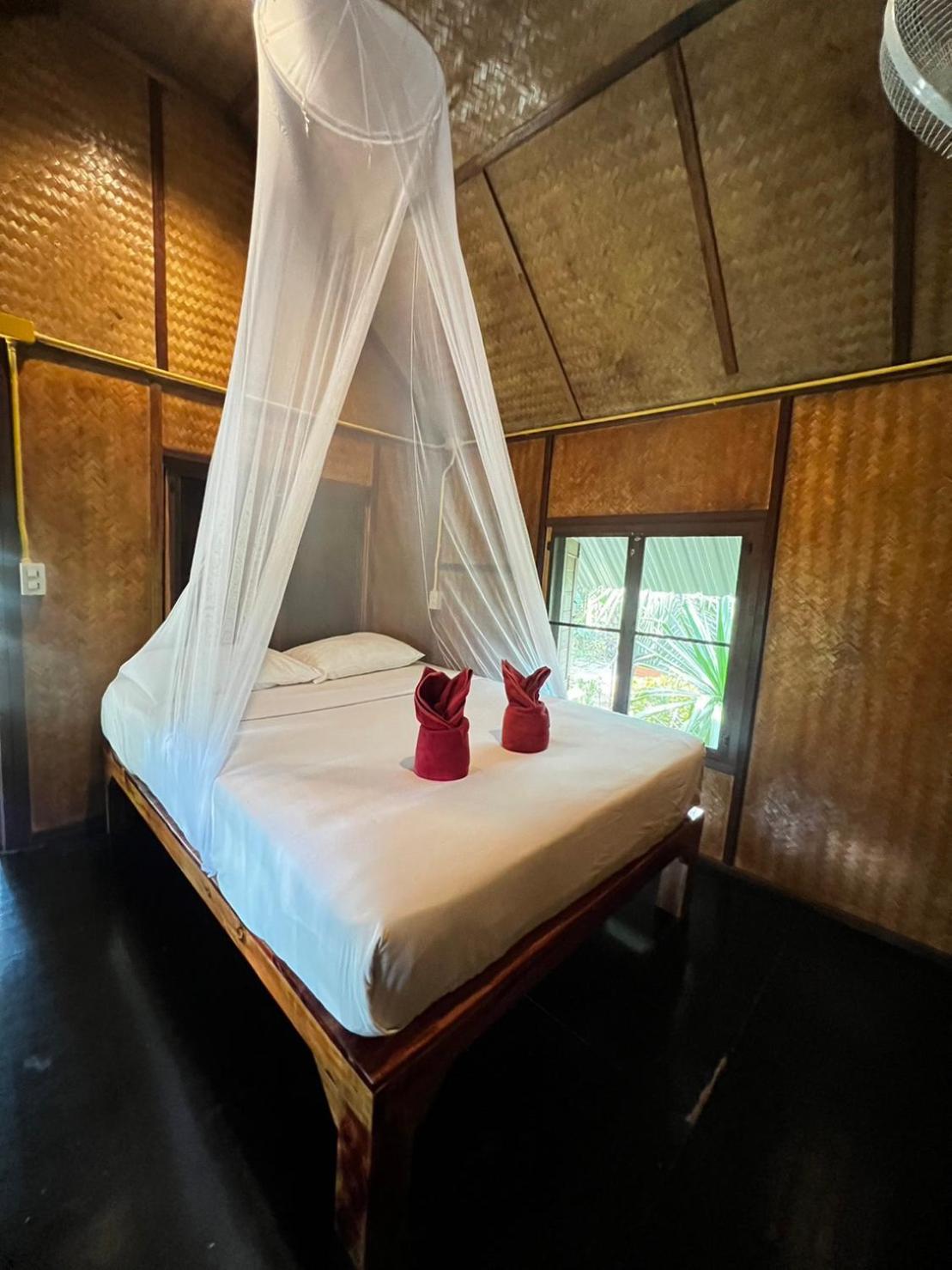 Khaosok Bamboo Huts Resort Khao Sok National Park Екстер'єр фото