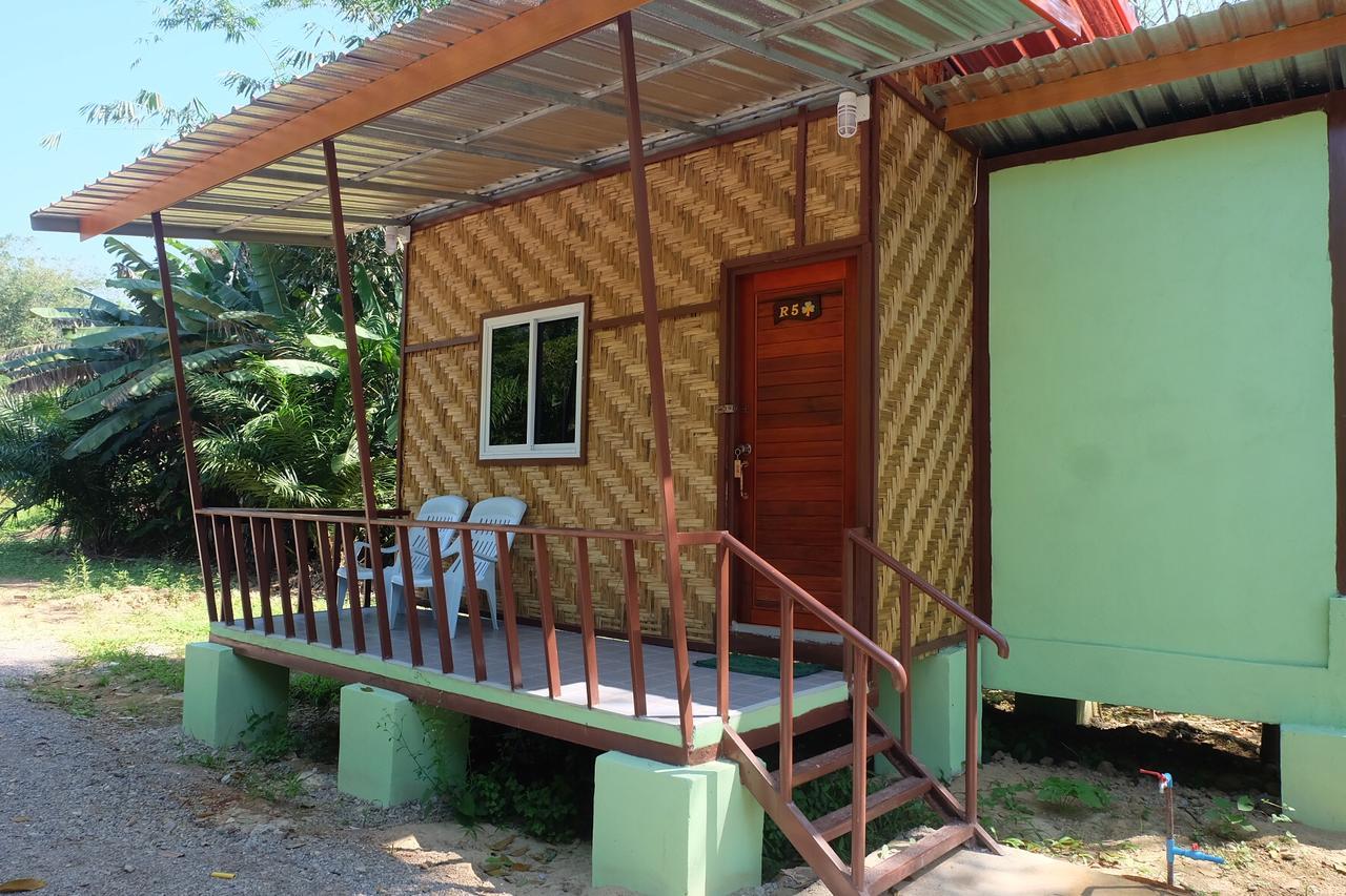 Khaosok Bamboo Huts Resort Khao Sok National Park Екстер'єр фото